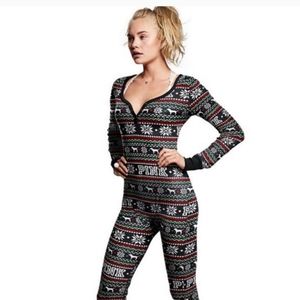 PINK Women's Onesie Pajama - size small ❄️